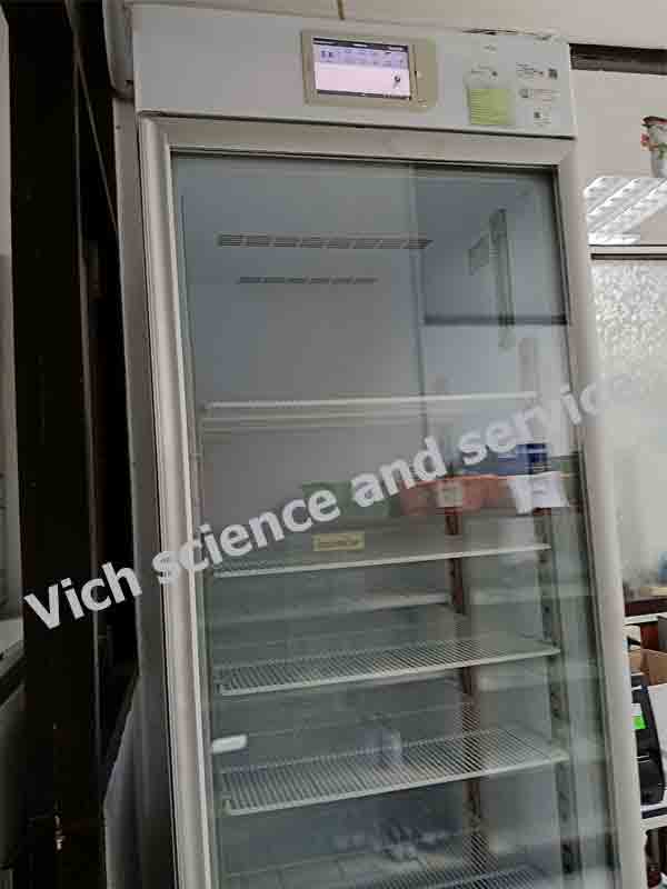 ผลงานซ่อมเปลี่ยนพัดลมคอล์ยเย็น ตู้แช่เวชภัณฑ์ 4 องศา Refrigerator Fiocchetti โดยวิศวกร Vich Science